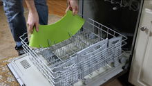 Load image into Gallery viewer, Frywall splatter guard is dishwasher safe and easy to clean.
