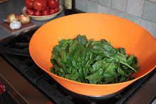 Load image into Gallery viewer, Reduce a whole bag of spinach with Frywall splatter guard
